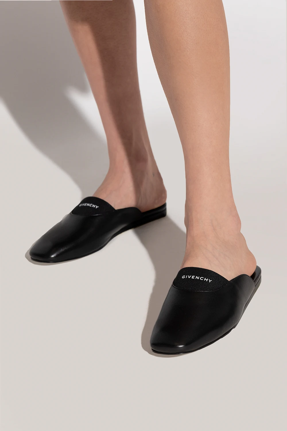 ‘Dune’ leather slides