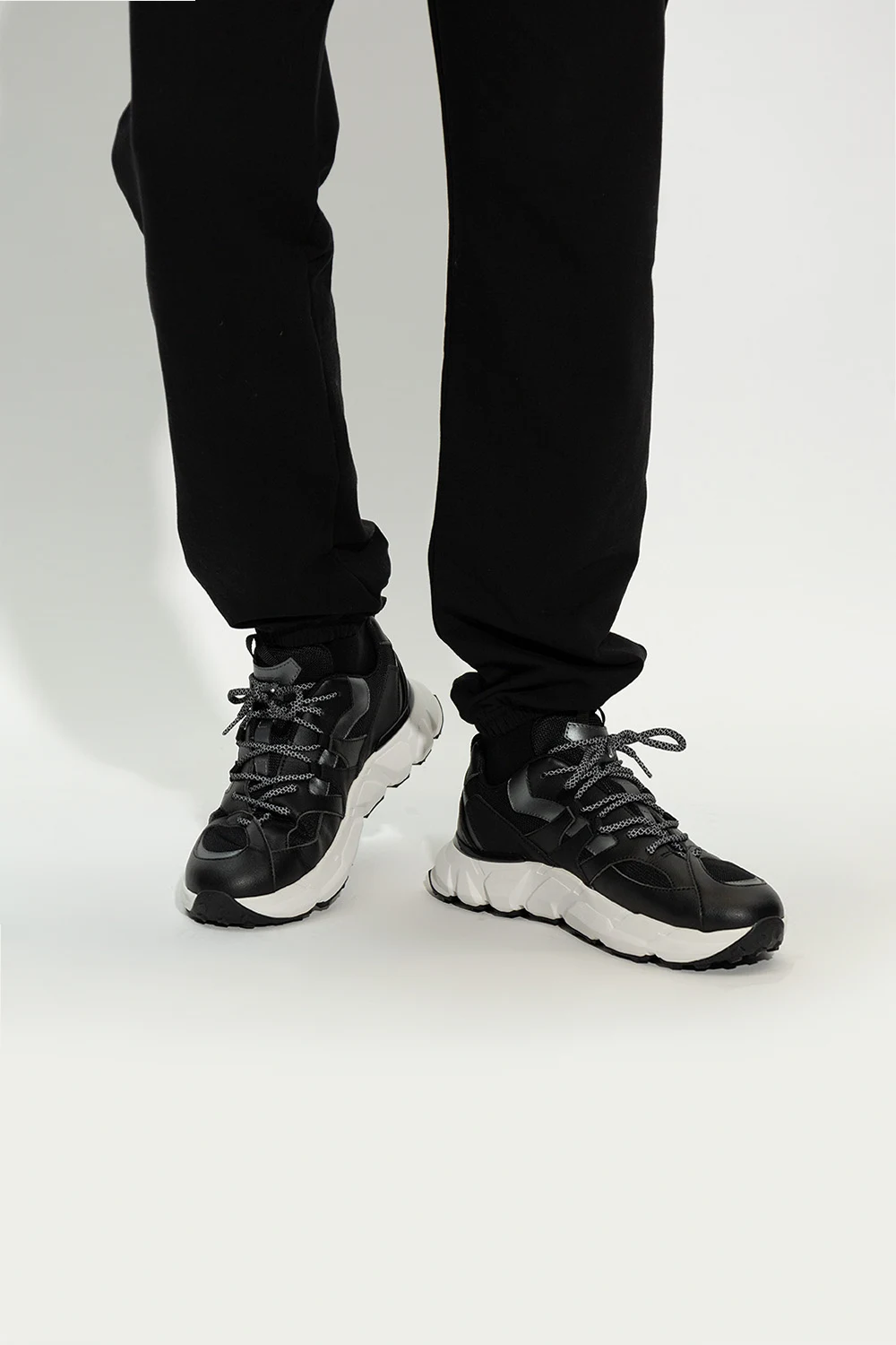 ‘Spyder Look’ sneakers