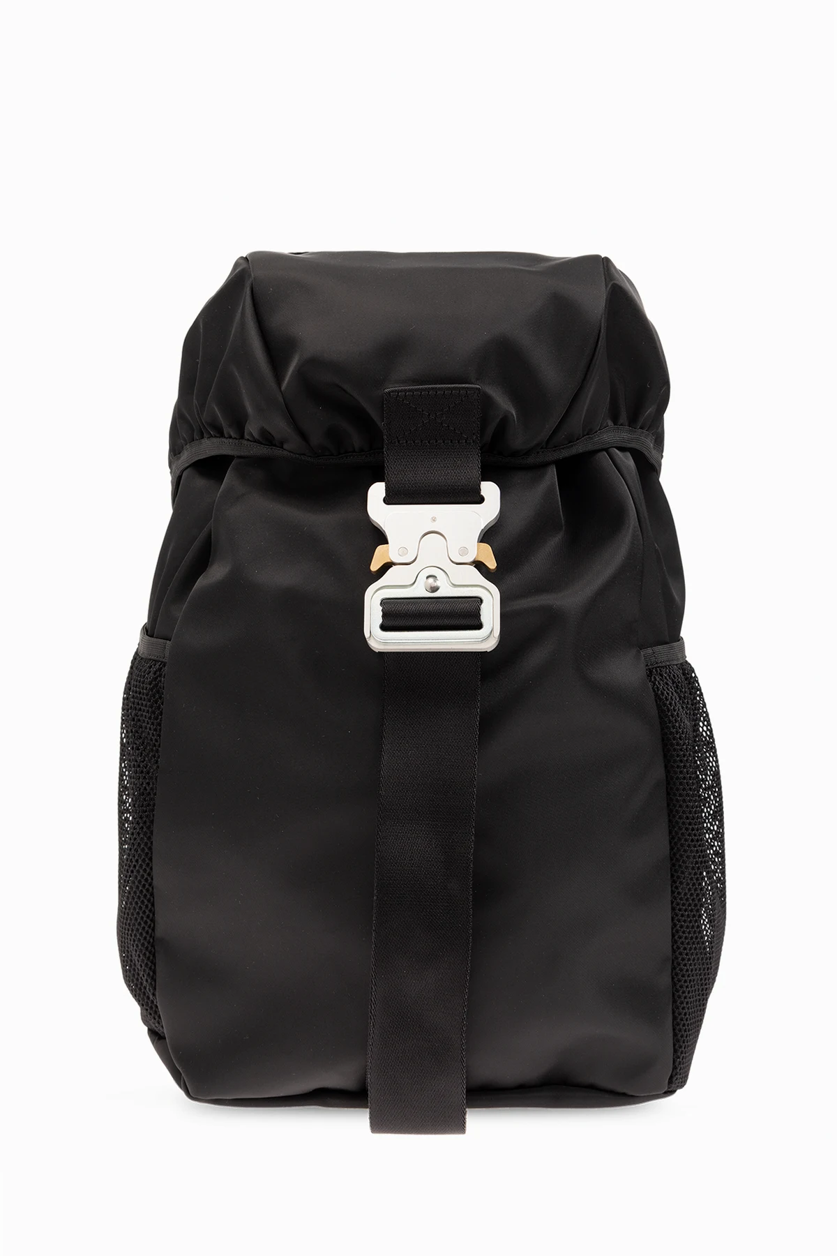 Plecak z charakterystyczną klamrą