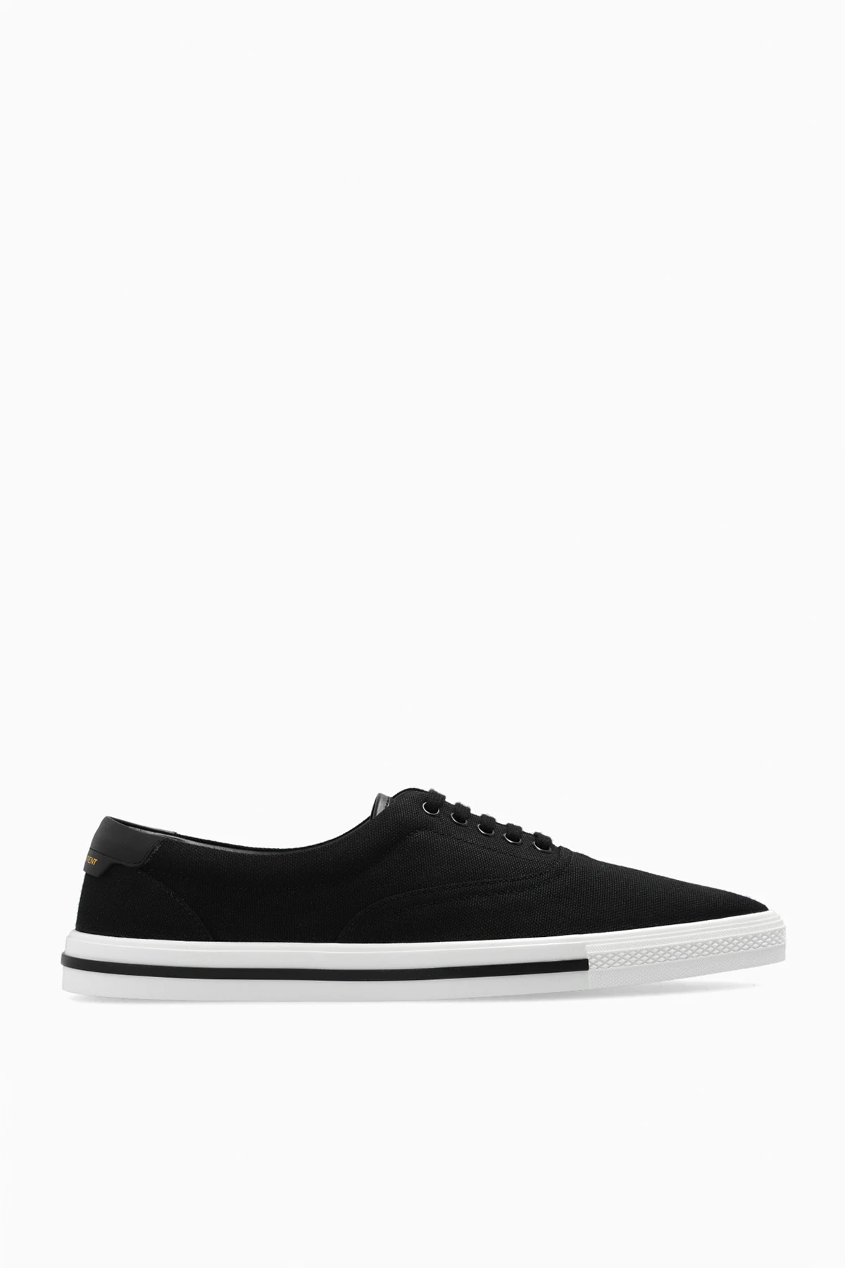 Sznurowane buty sportowe