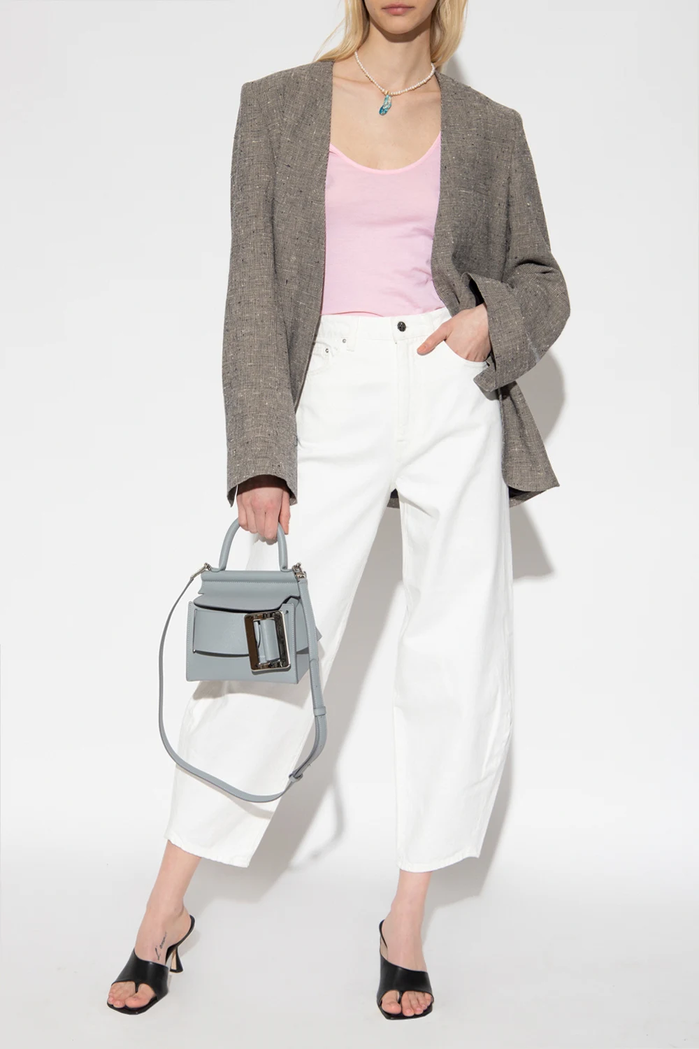 Jeansy typu ‘cropped’ z wysokim stanem