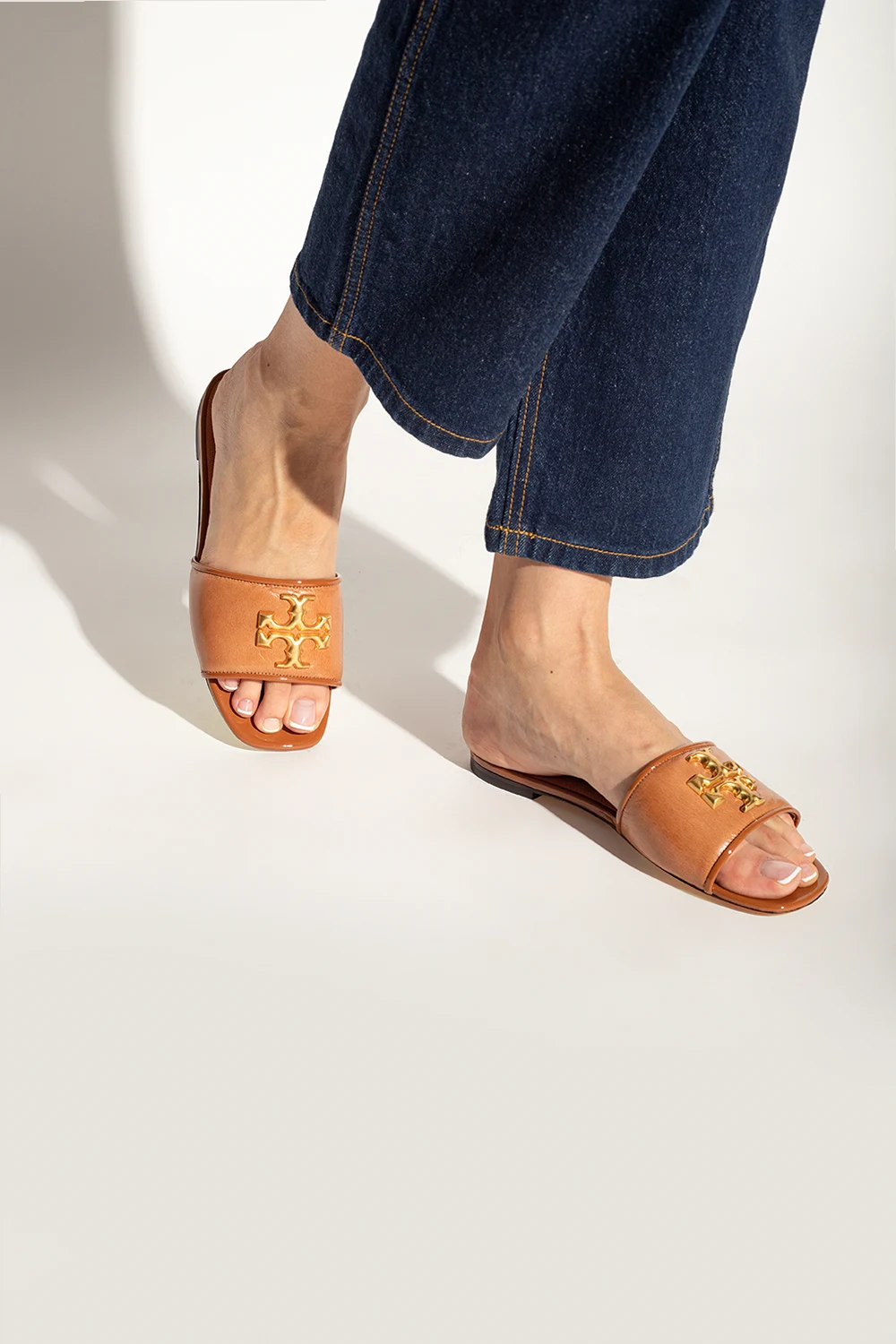 ‘Eleanor’ slides