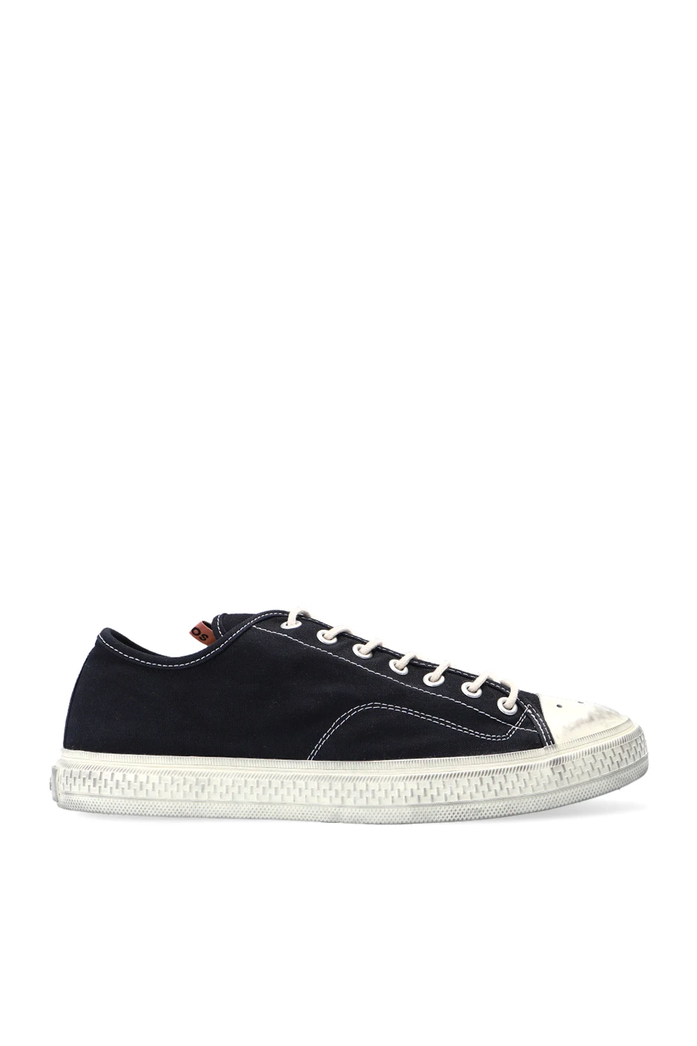 Sneakers with vintage effect