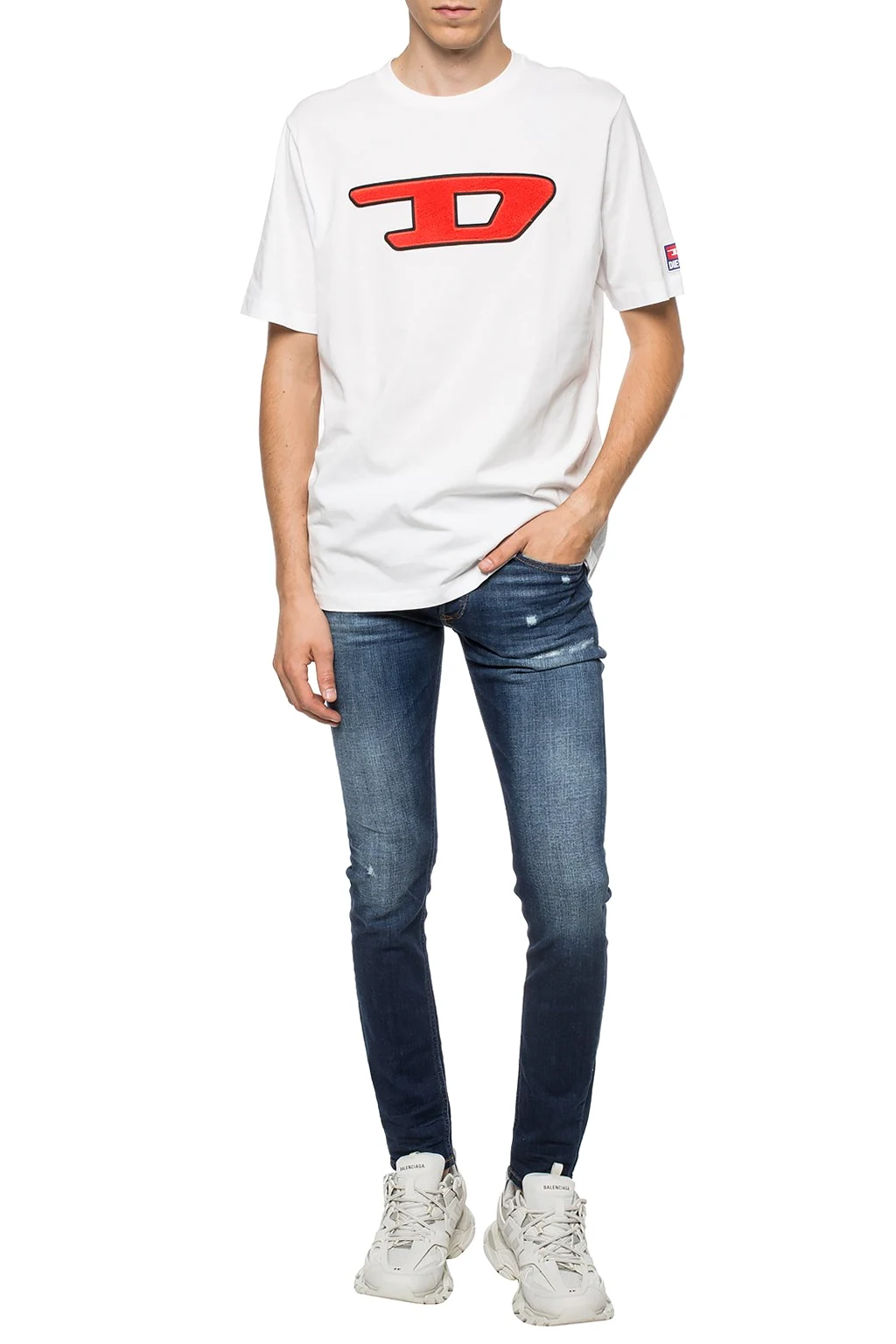 T-shirt z wyszytym logo
