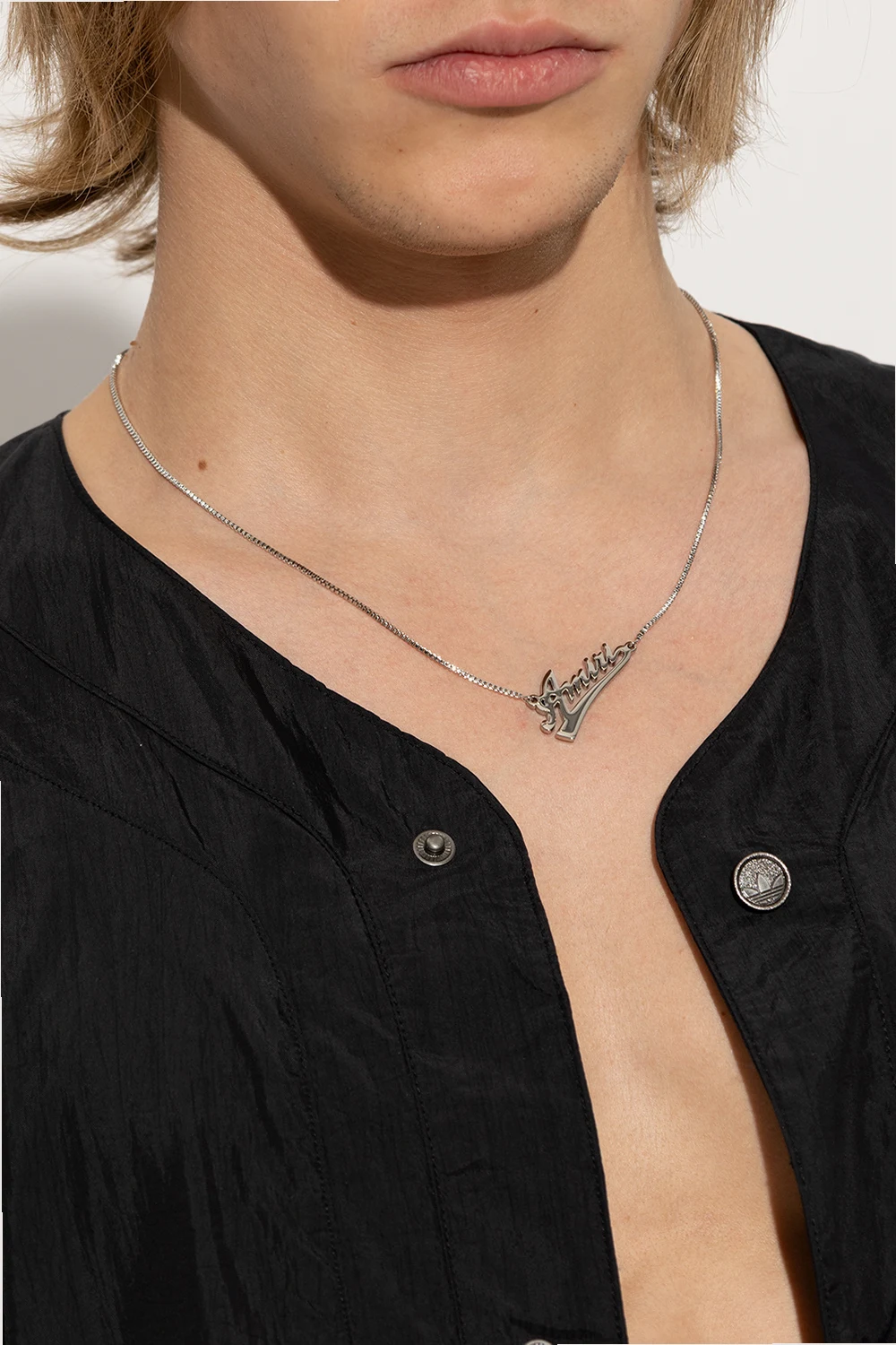 Naszyjnik z logo