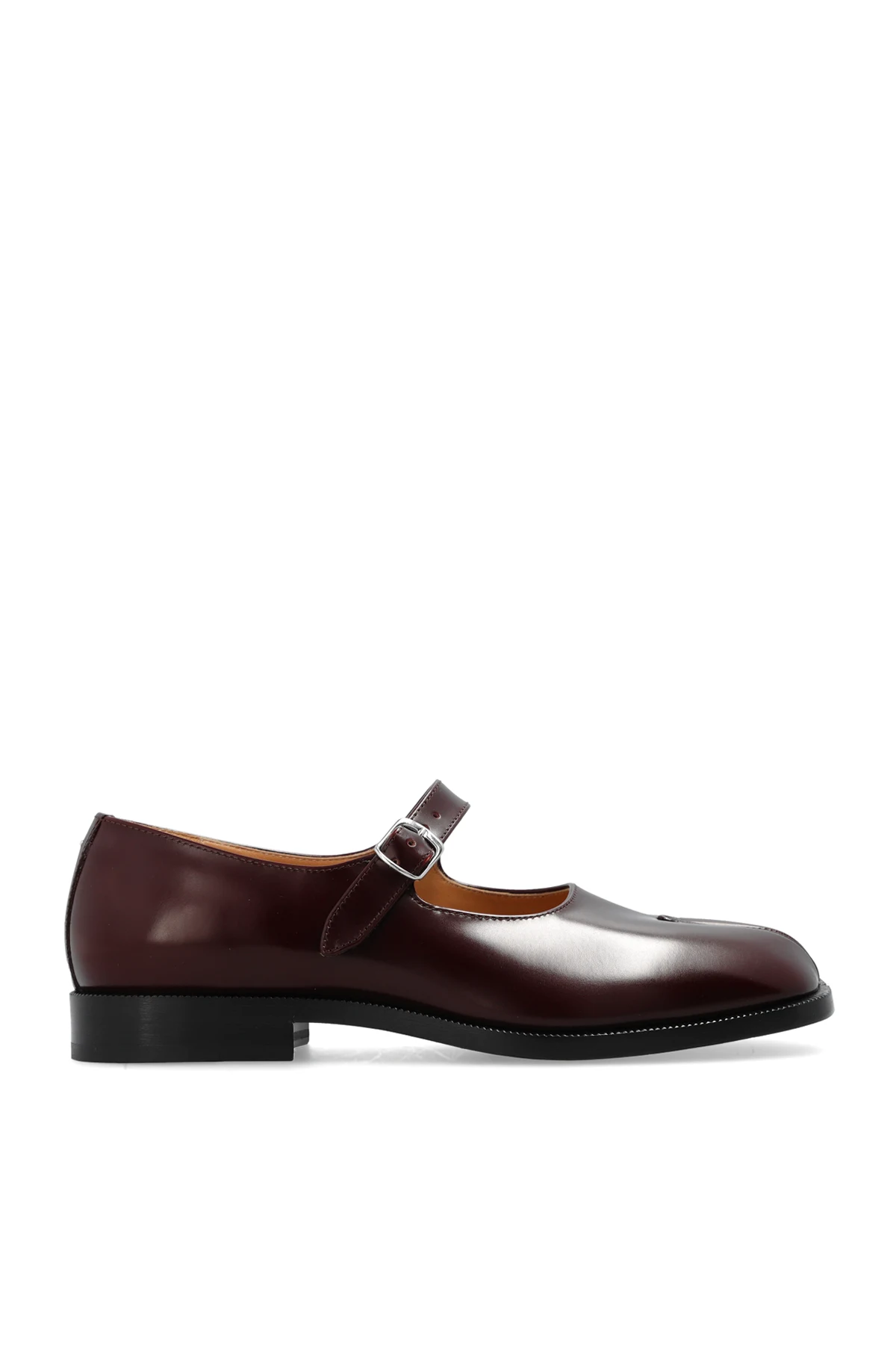 Tabi shoes