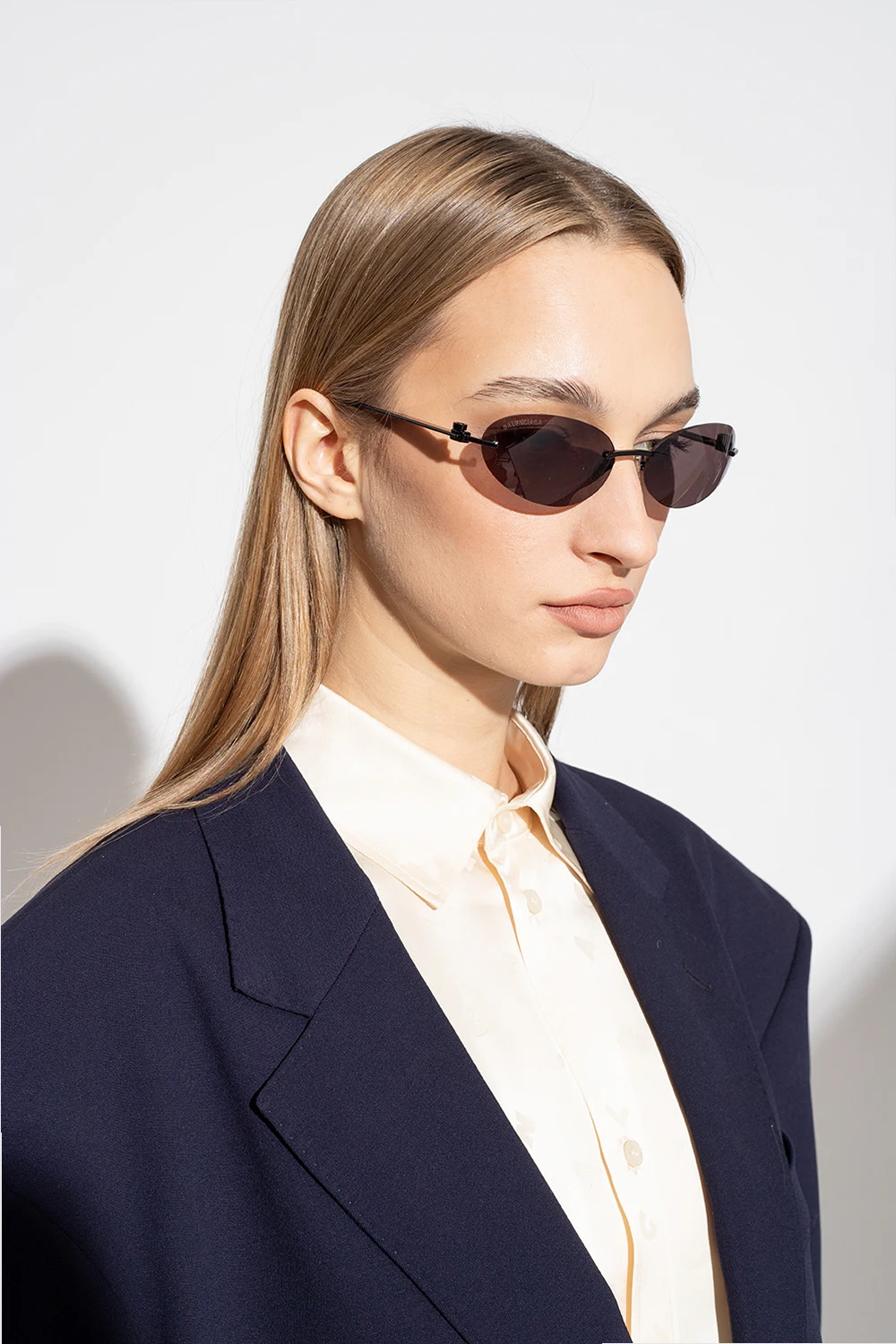 Sunglasses with logo