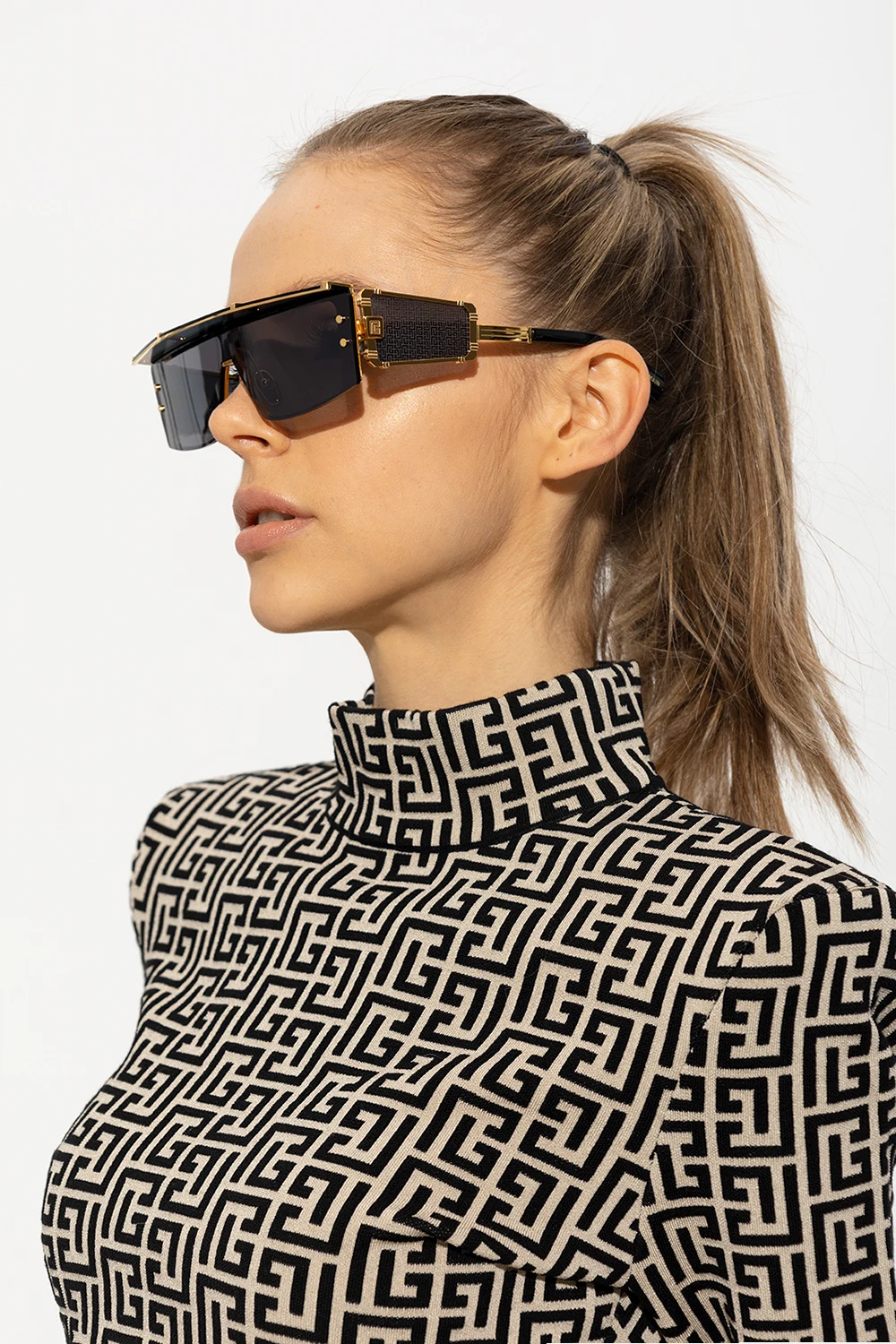 ‘Wonder Boy – III’ sunglasses