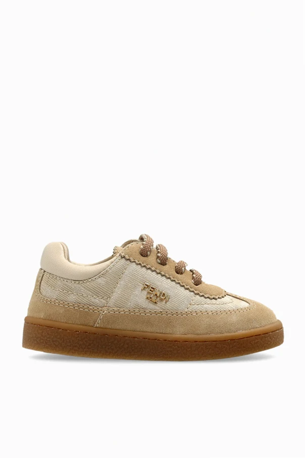 Sportschuhe mit Logo
