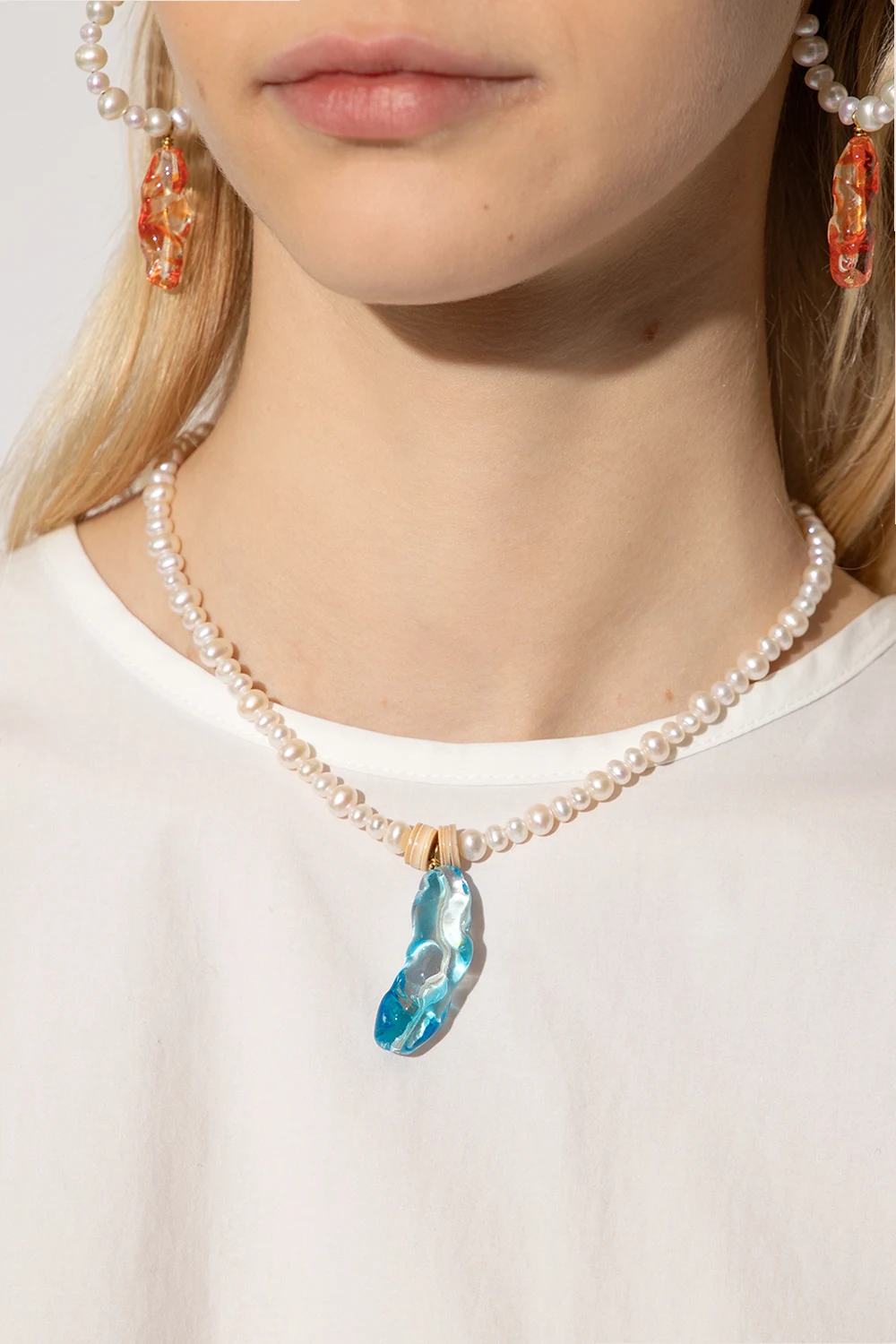 Short pearl necklace