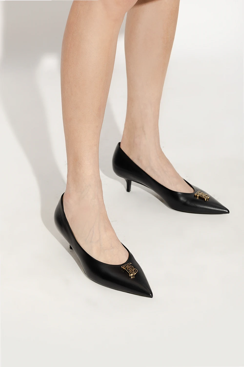 Leather pumps