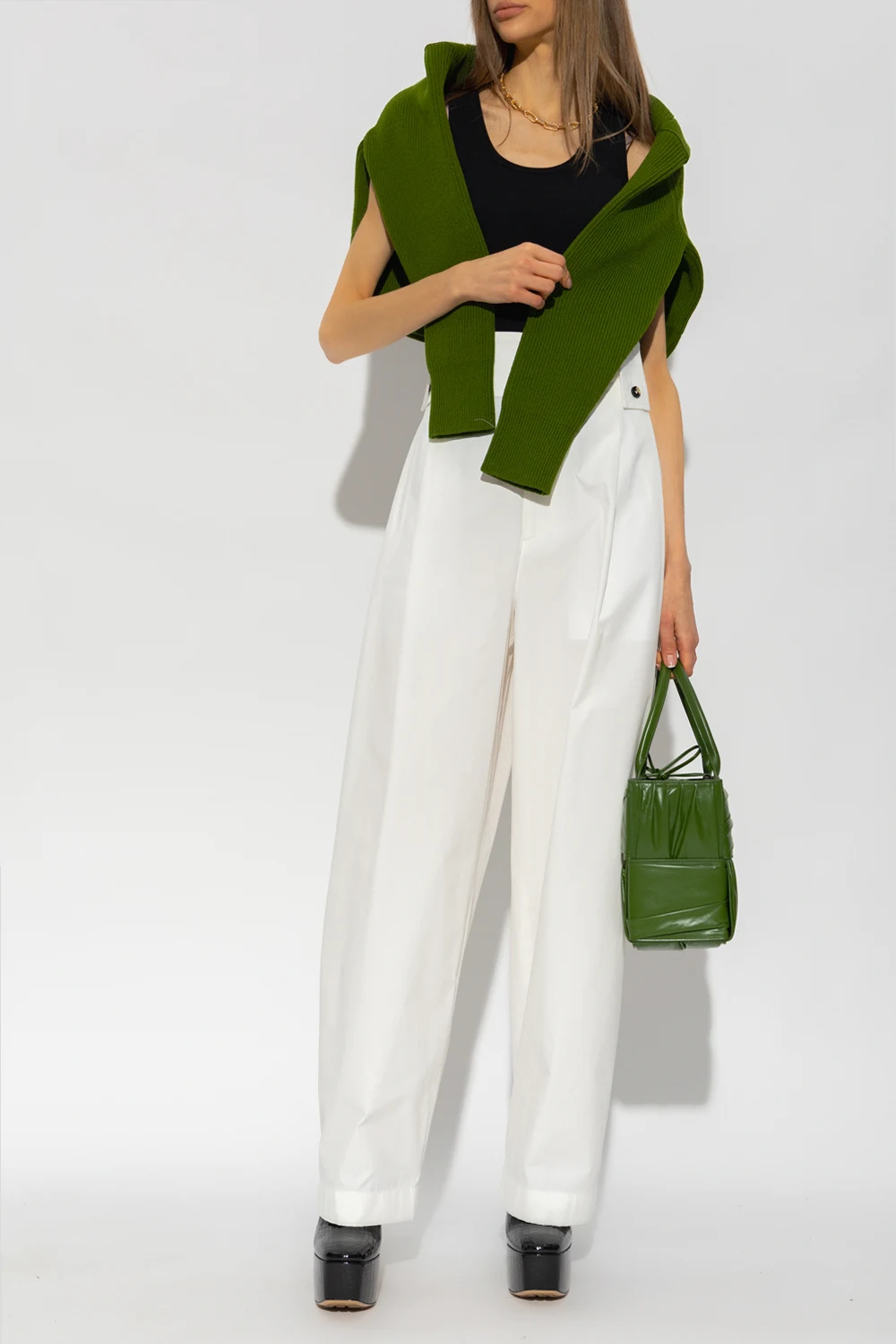 Loose-fitting trousers
