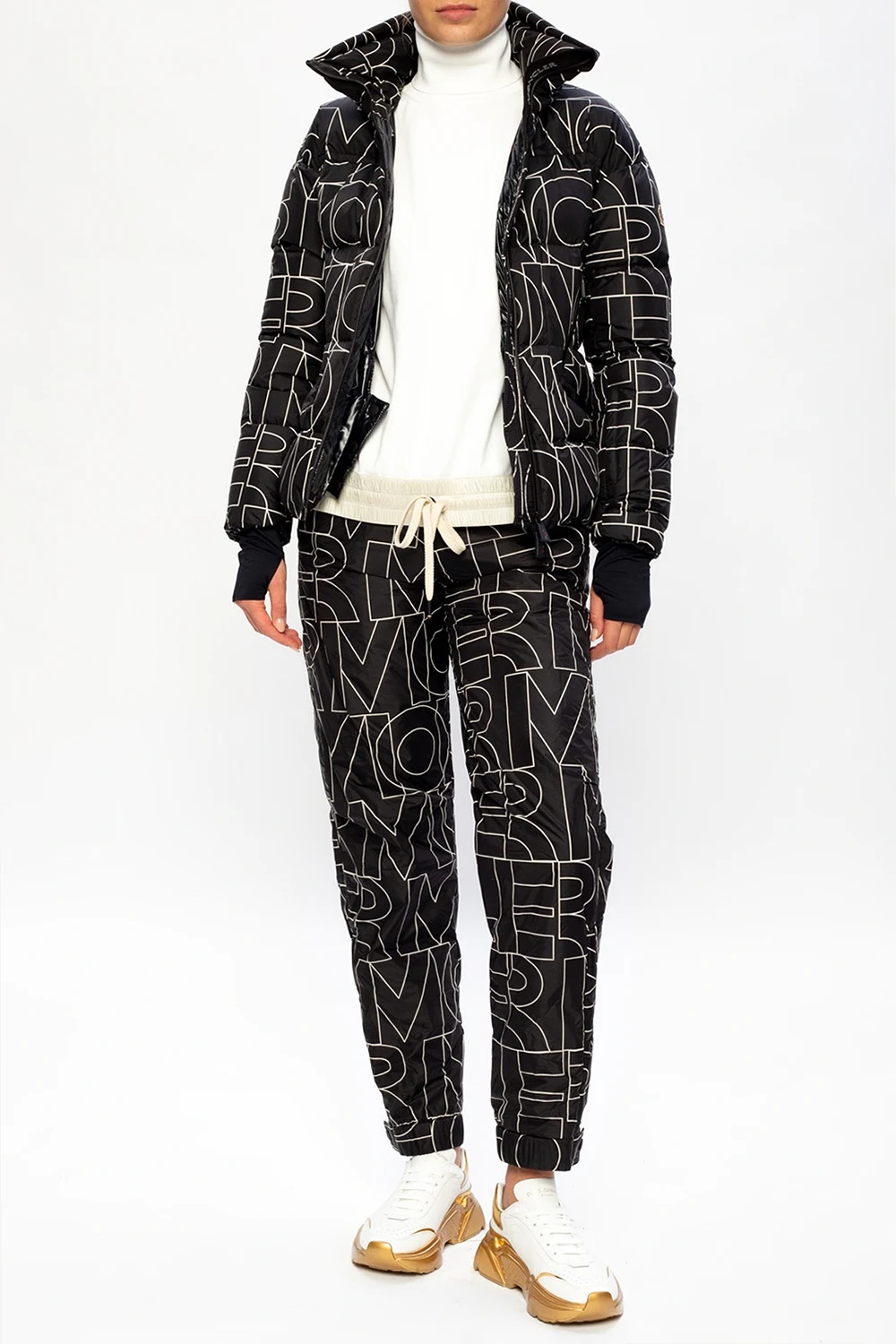 Turtleneck sweatshirt