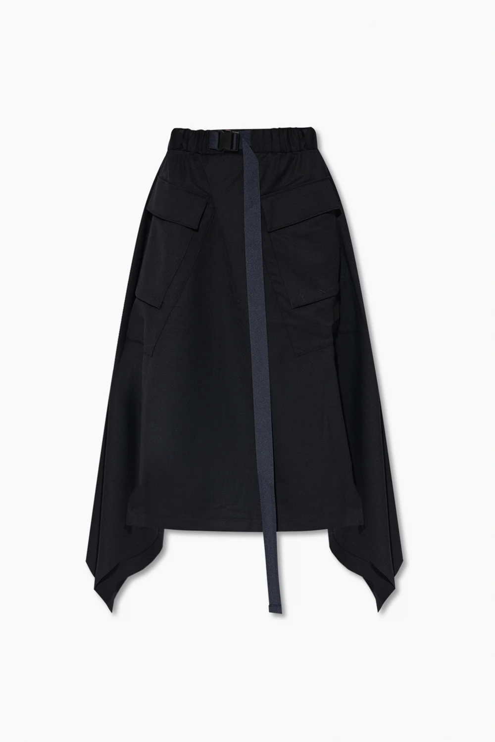 Asymmetric skirt