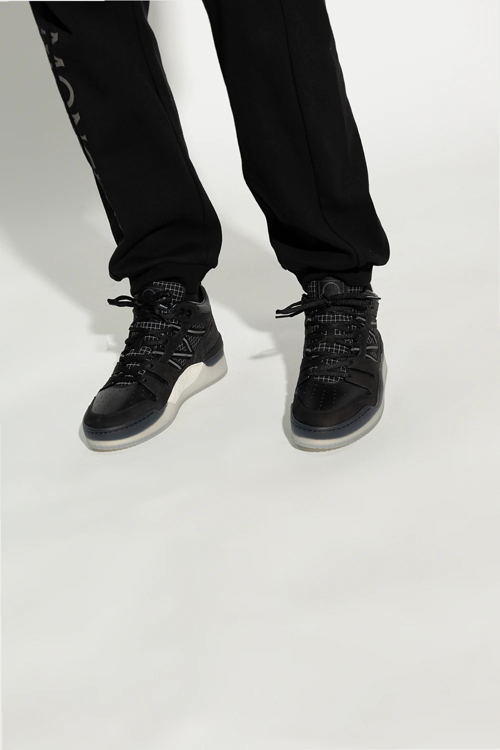 ‘Pivot’ sneakers