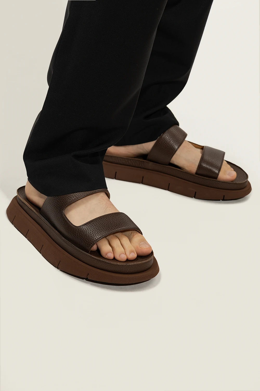 Klapki ‘Intagliato’