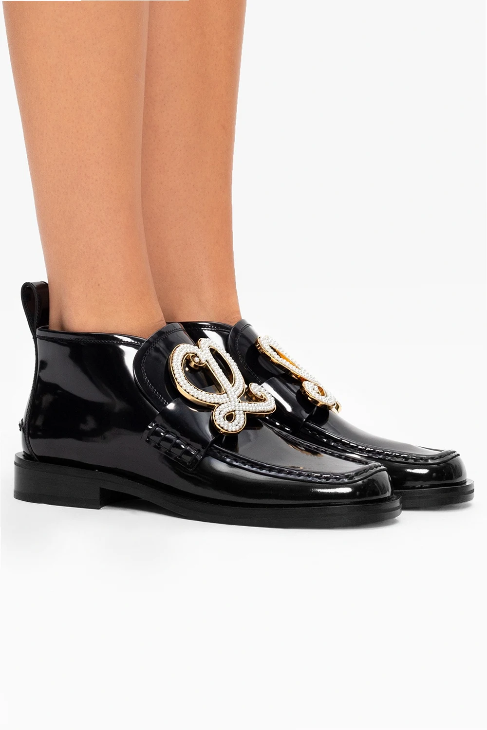 Lakierowane botki z logo