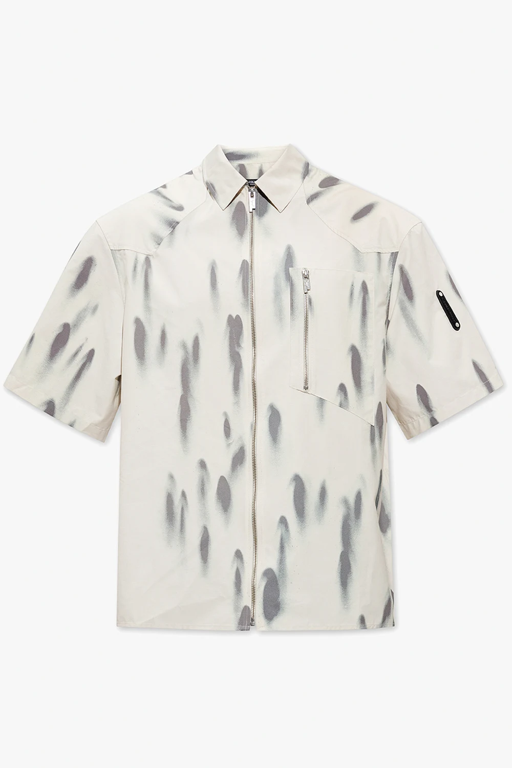 Shirt with short sleeves