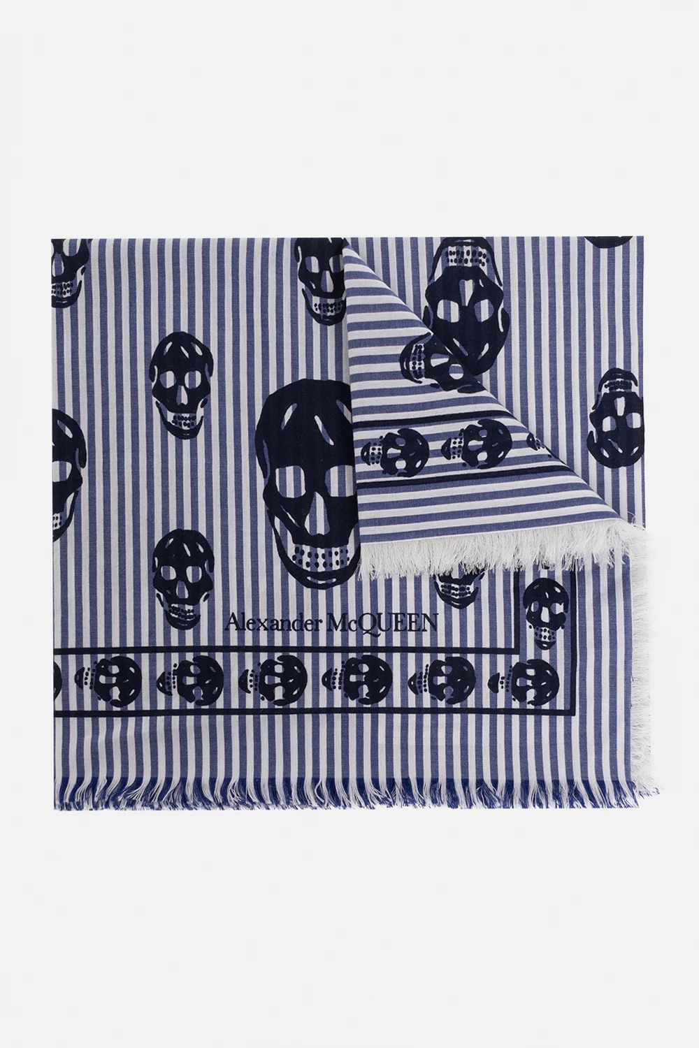 Szal z wzorem w pasy