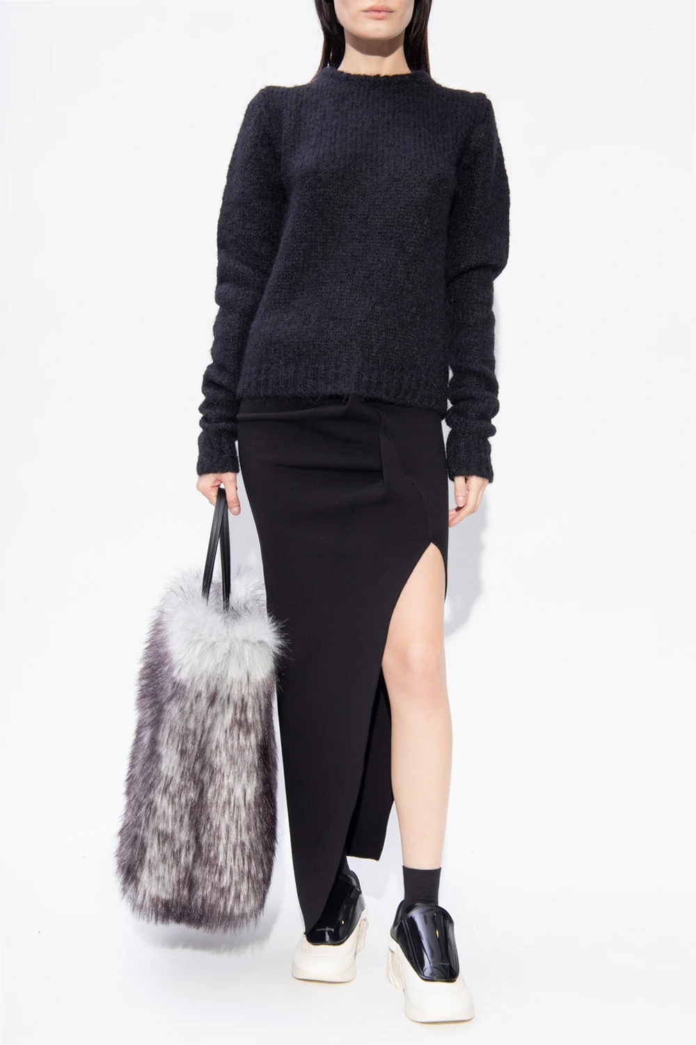 Asymmetric skirt