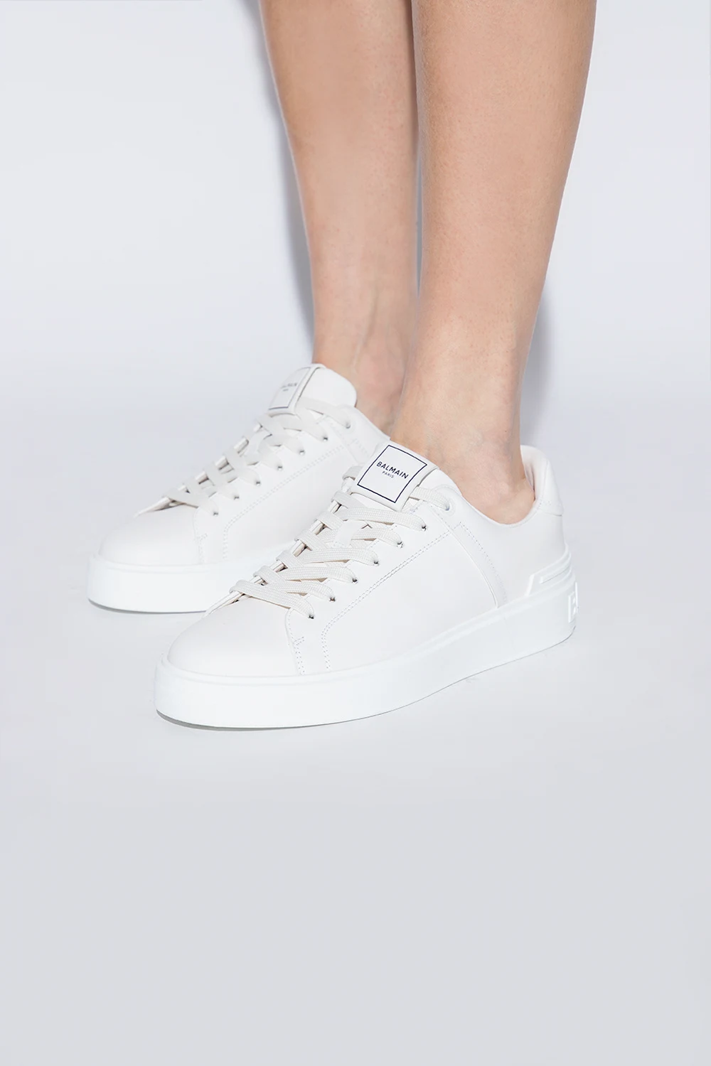 Sznurowane buty sportowe