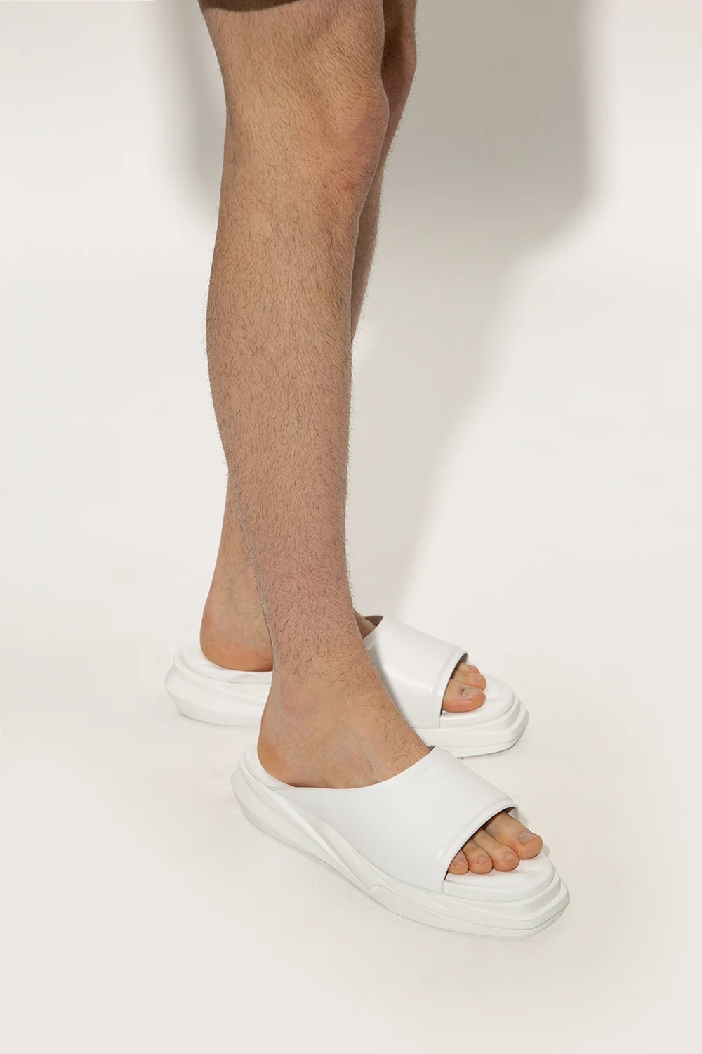 ‘Mono’ leather slides