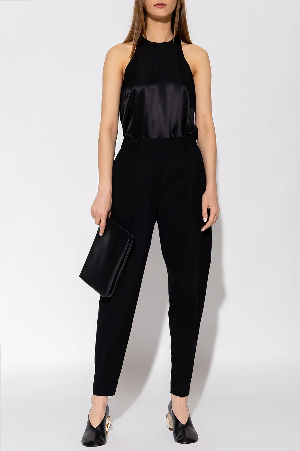 Loose-fitting trousers