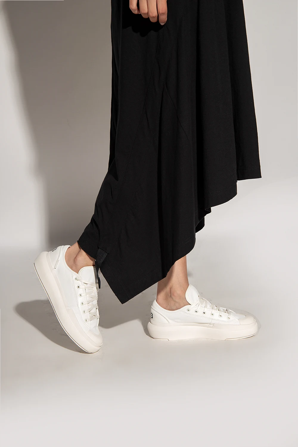 ‘Ajatu Court’ sneakers