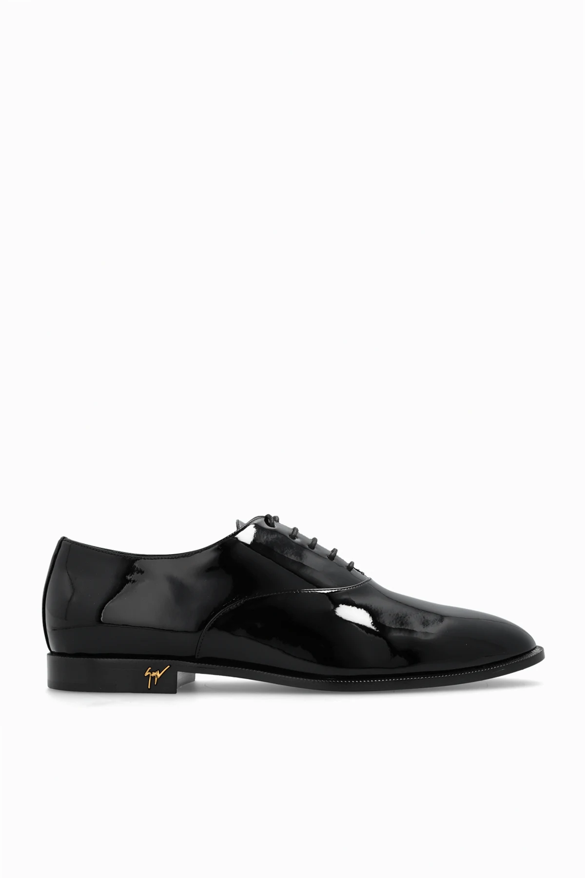 Oxford shoes with glossy finish