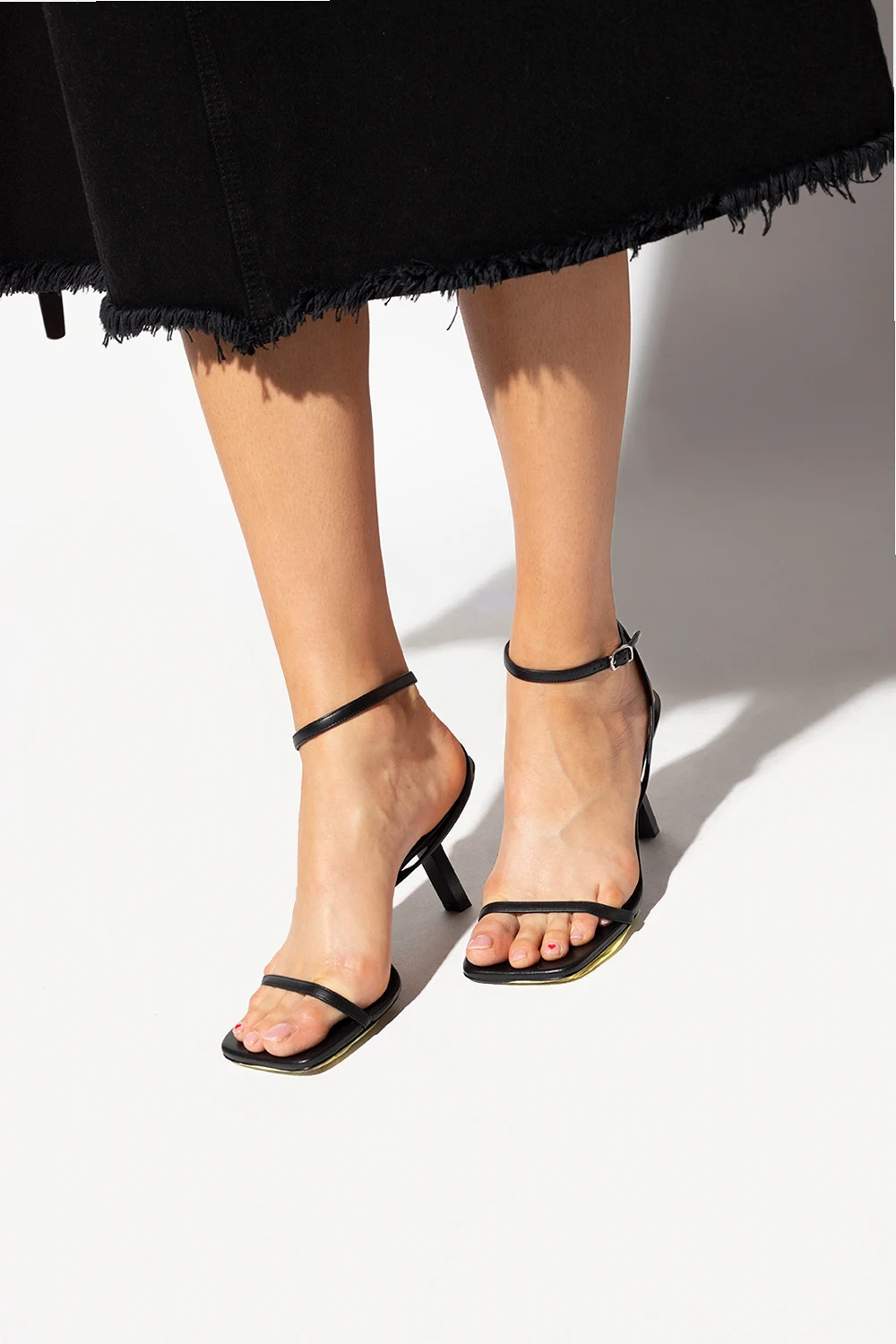 Heeled pumps with logo
