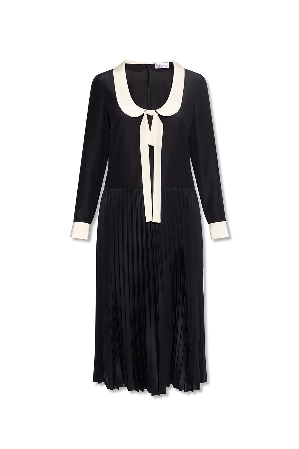 Dress with rounded neckline