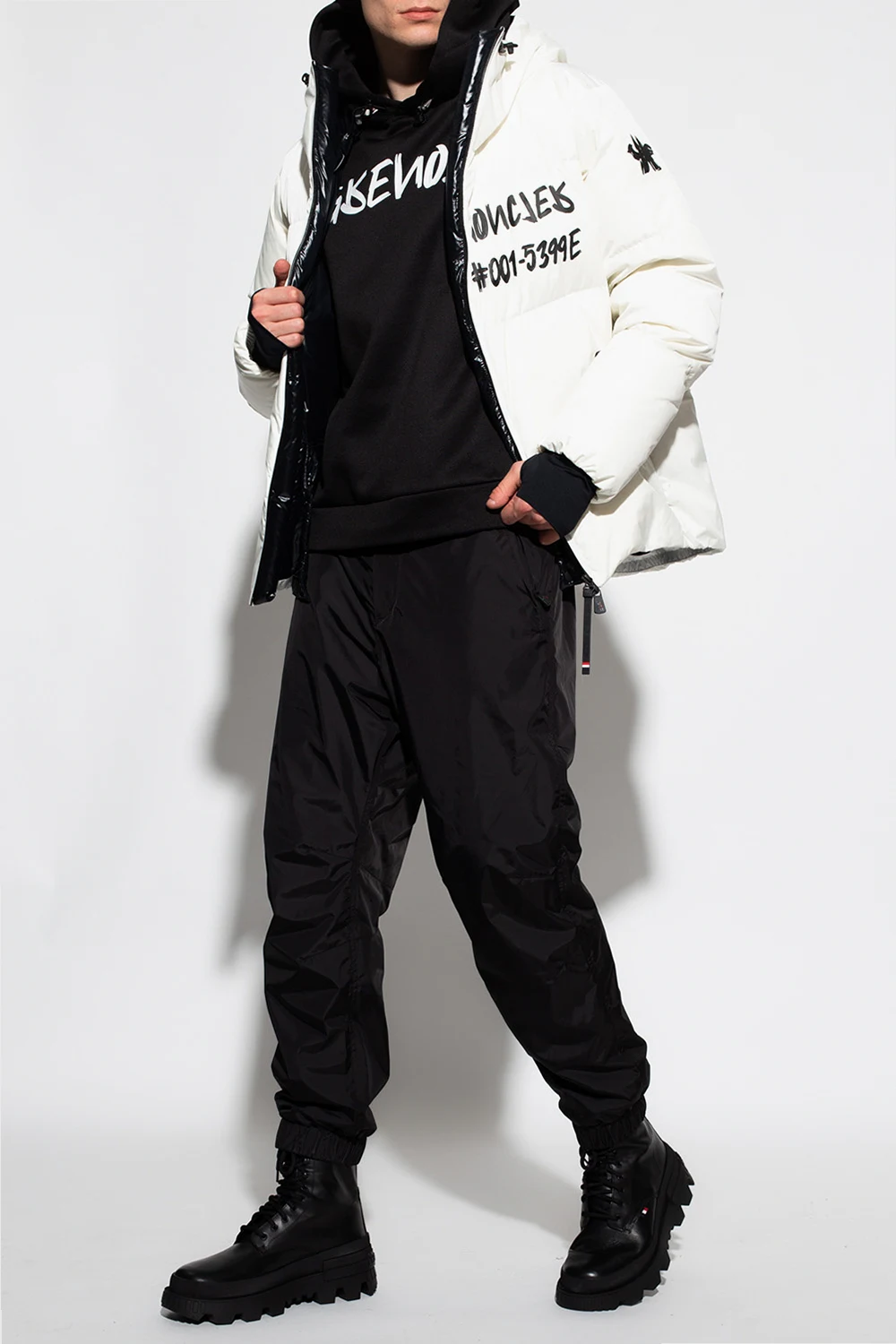 Water-resistant trousers