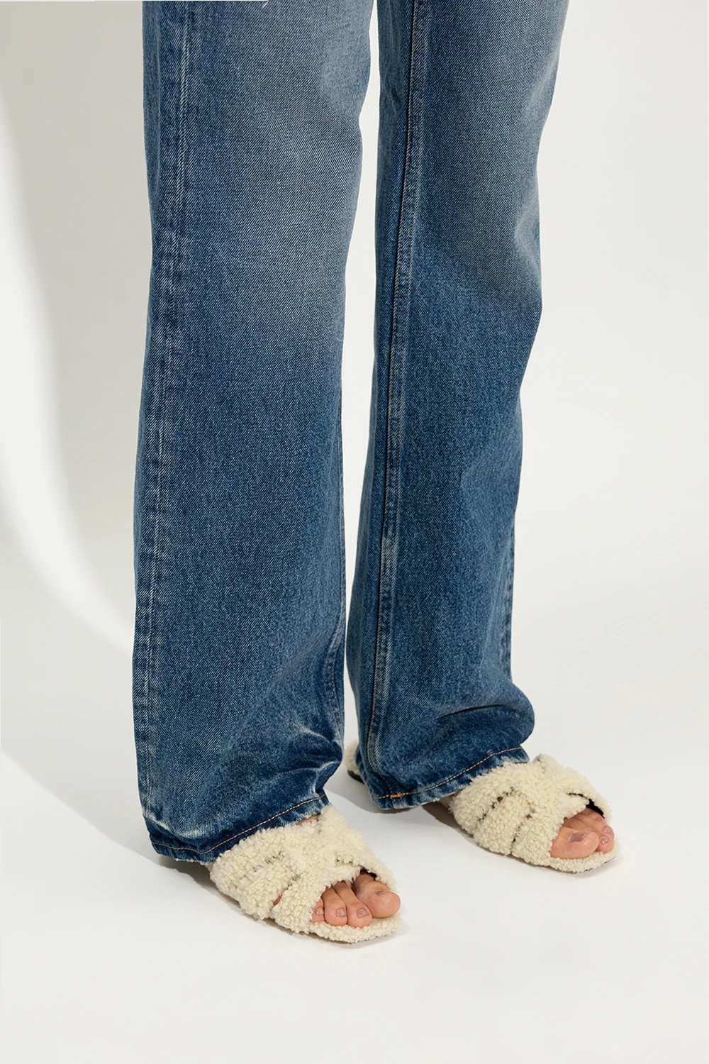 ‘Tribute’ fur slides