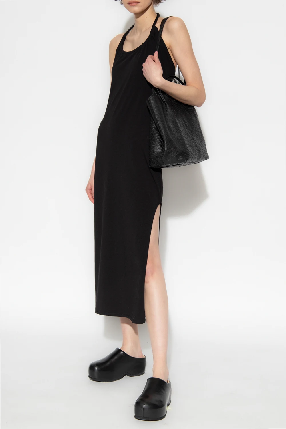 Dress with denuded shoulders