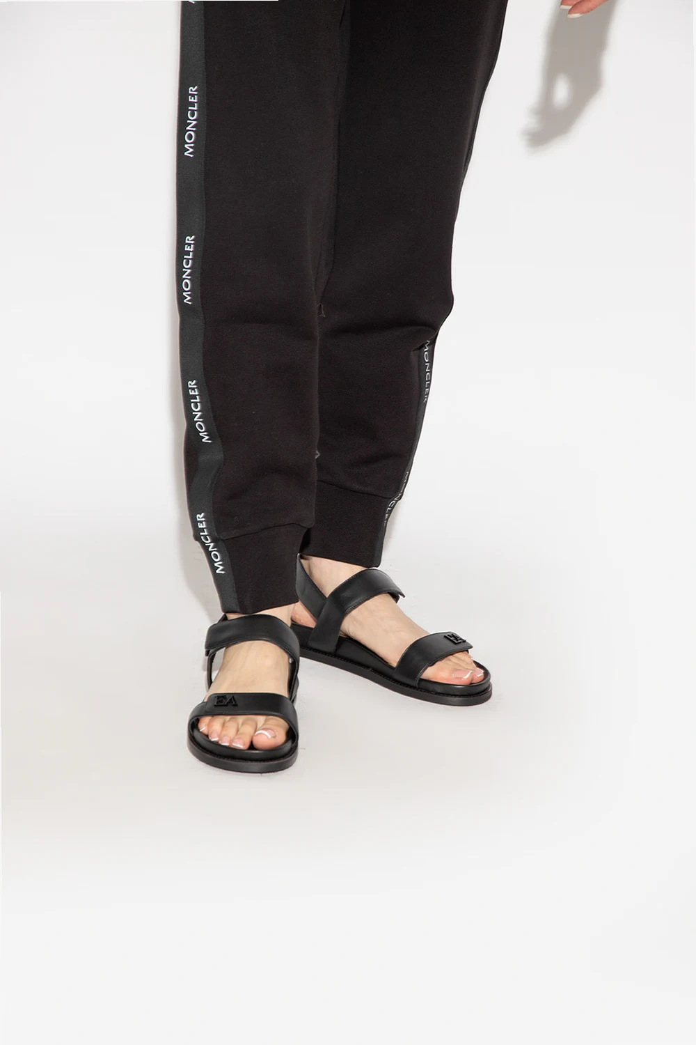 Leather sandals with logo