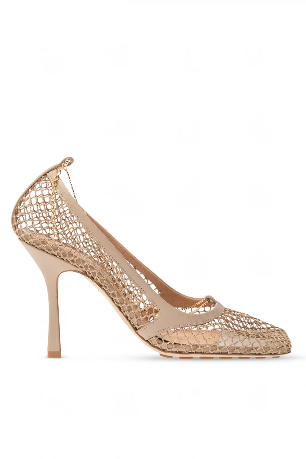 'Stretch' pumps with chain