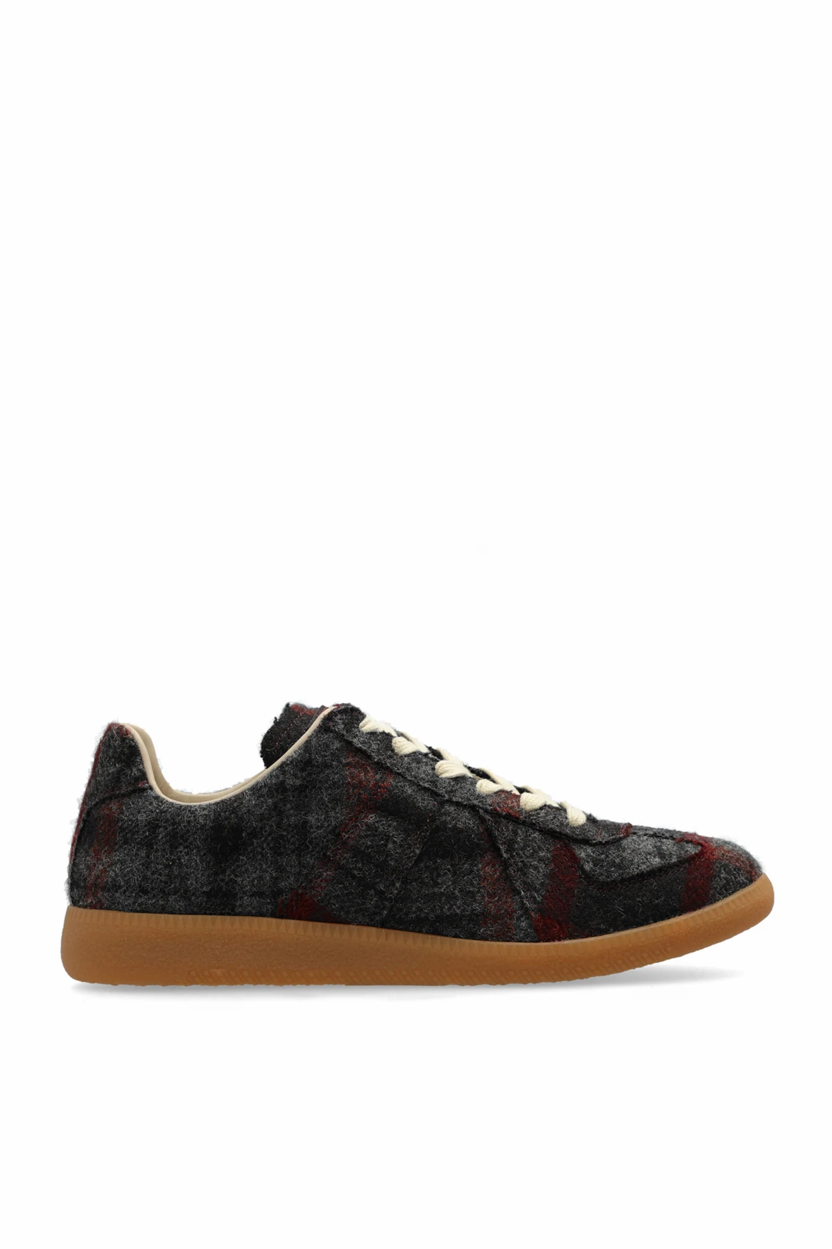 Sportschuhe mit Karomuster