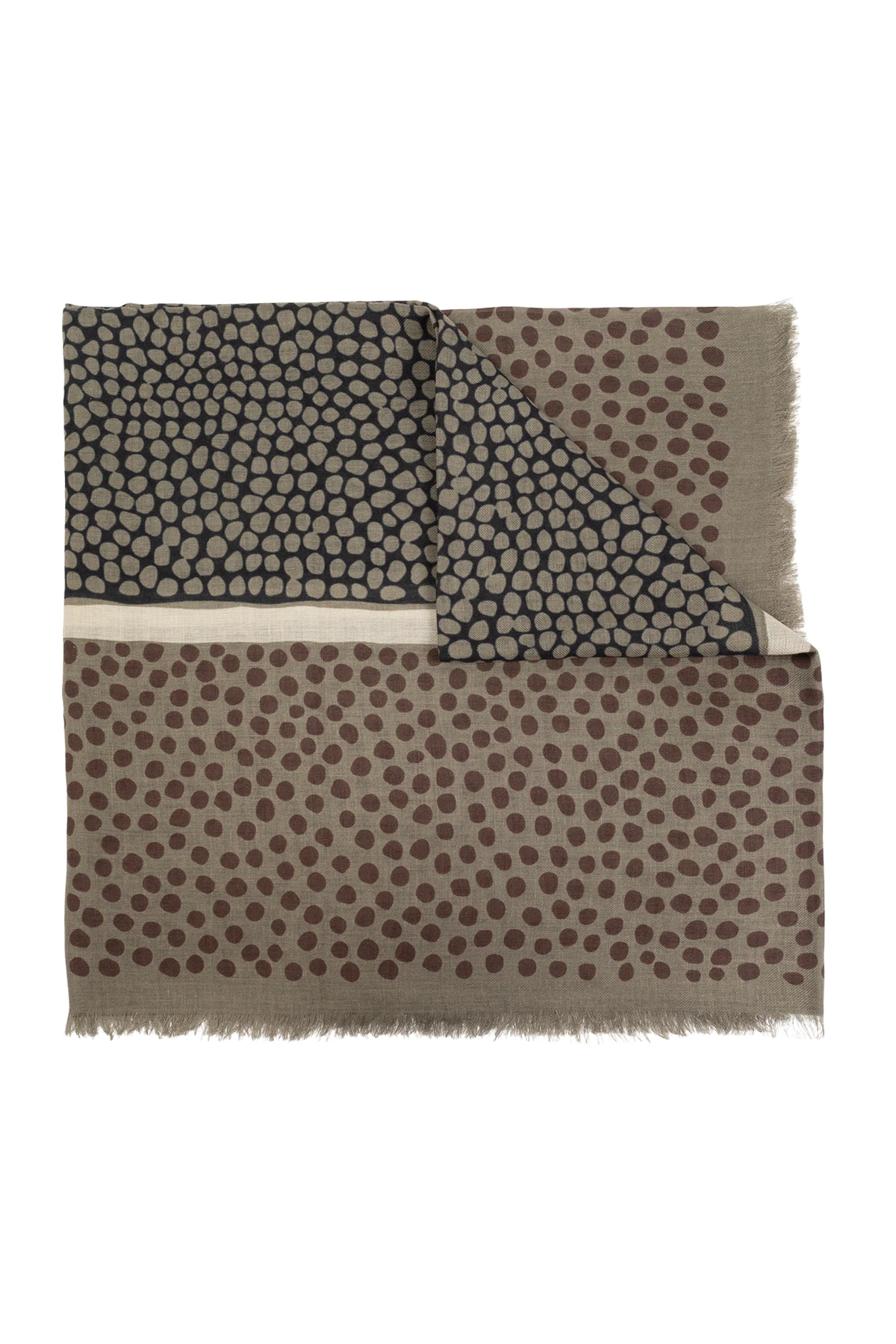 GREEN Scarf with decorative pattern.