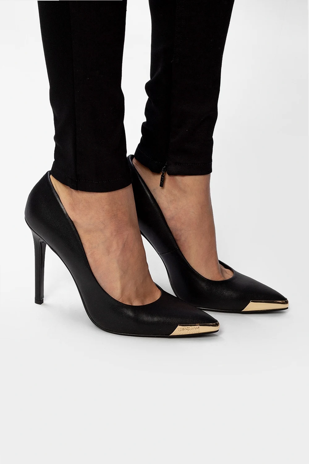 Buty na obcasie z logo