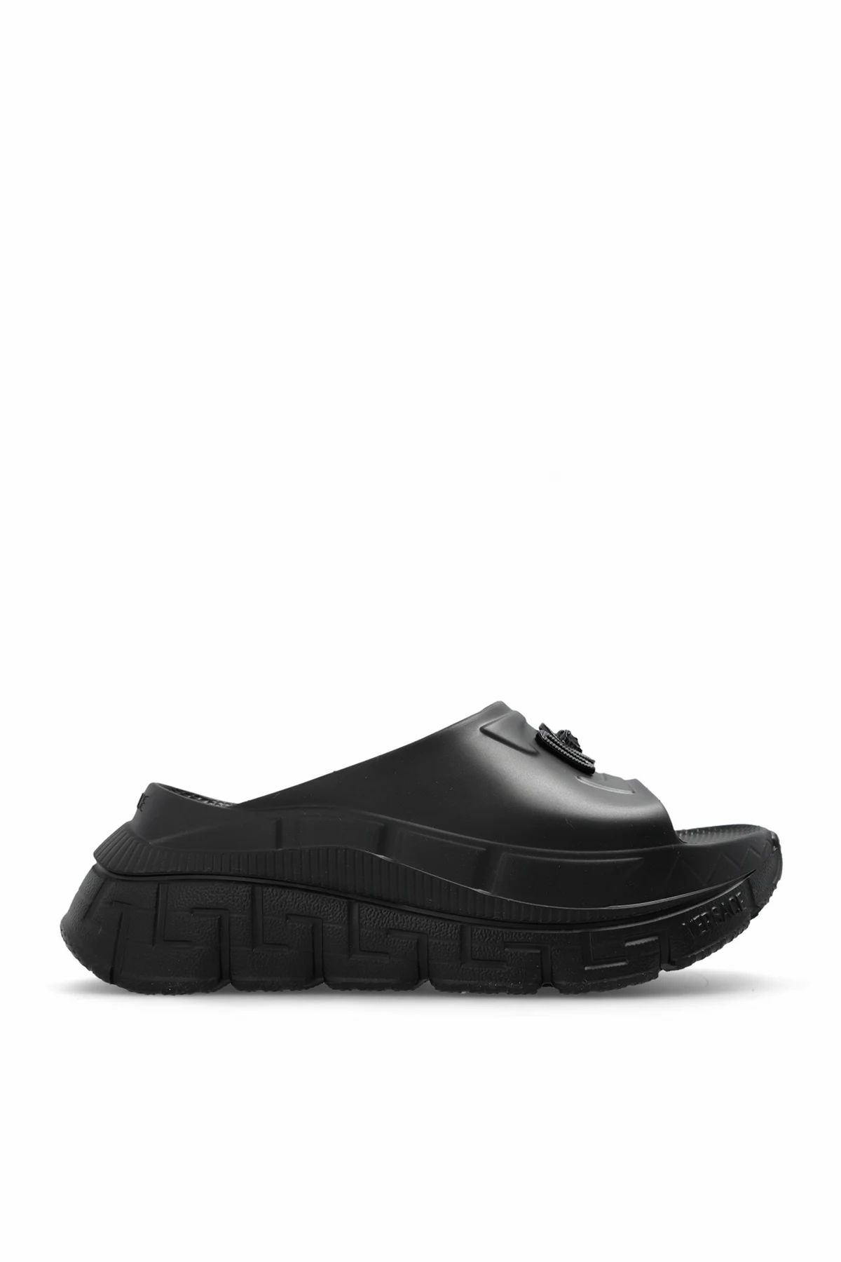 Gumowe klapki na platformie