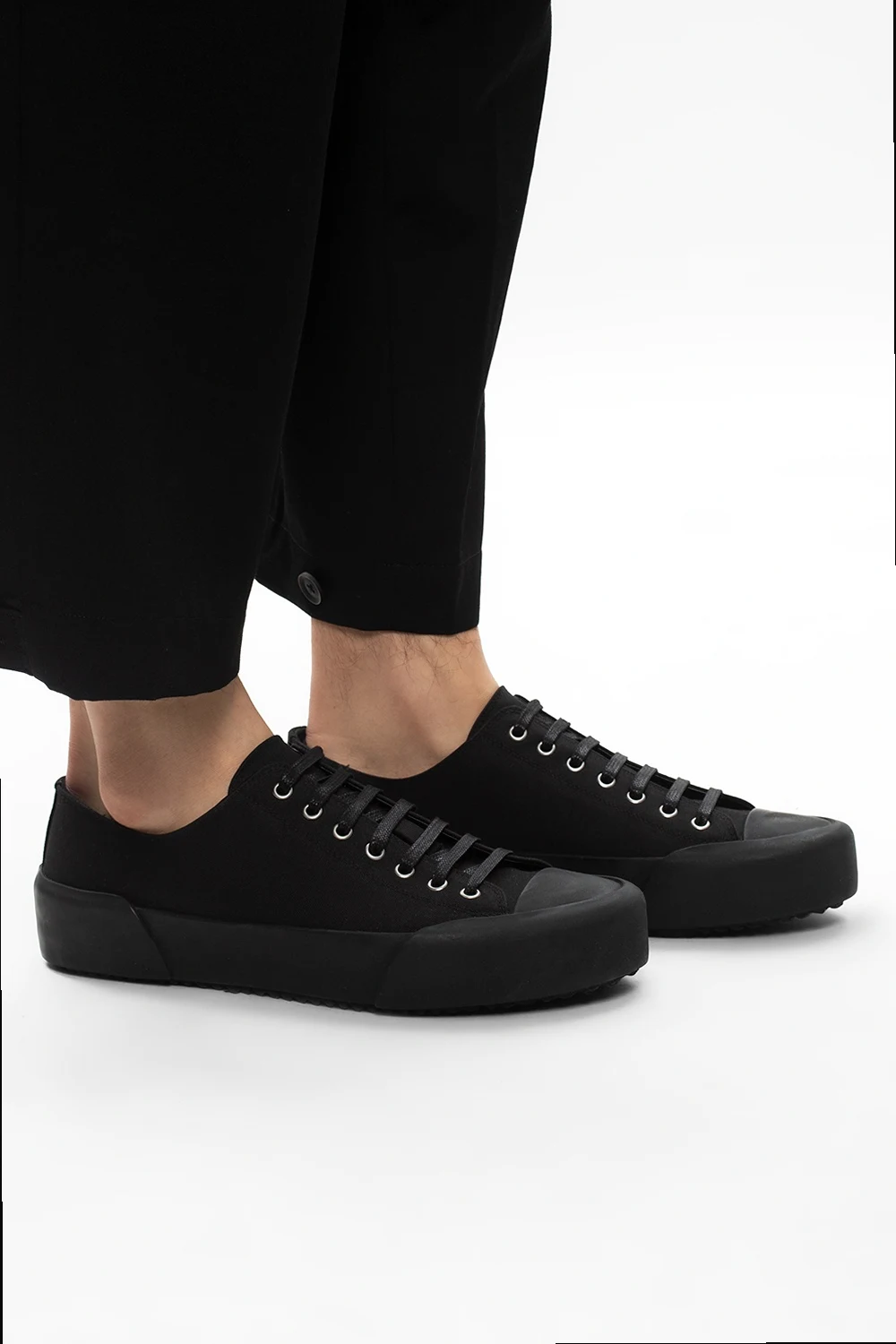 Sznurowane buty sportowe