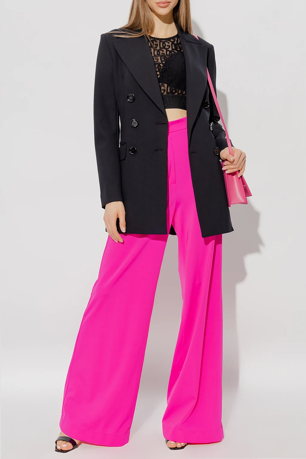 Wide-legged trousers