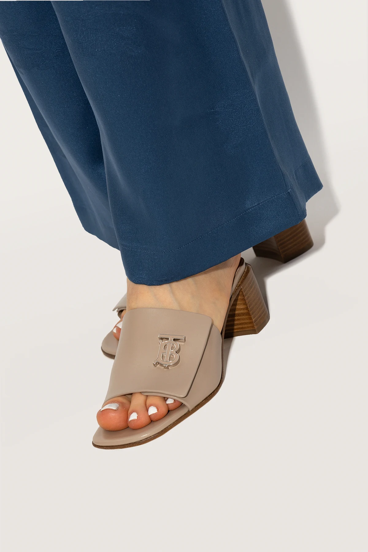 ‘Winnie’ heeled slides