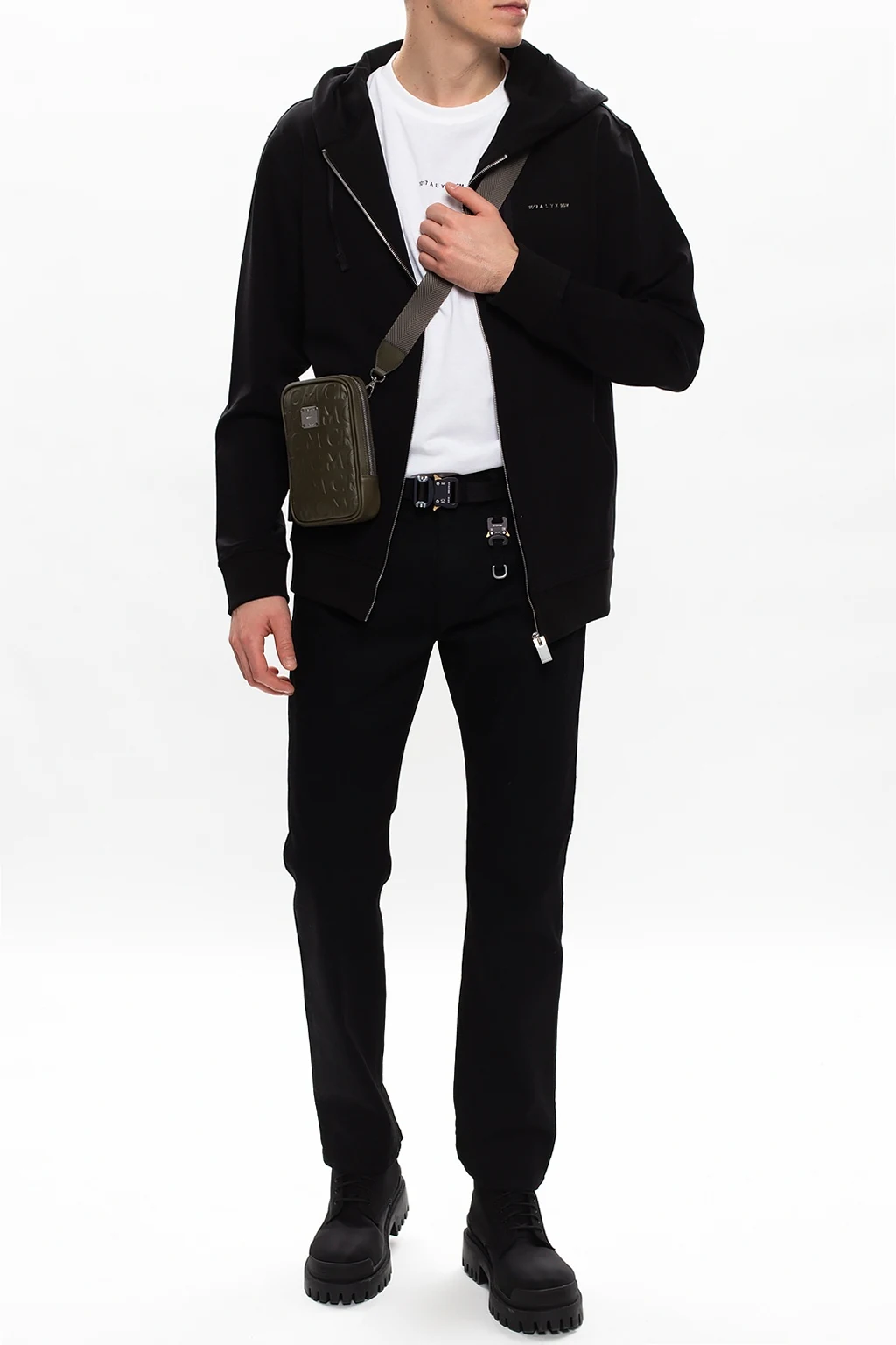 Jeansy z charakterystyczną klamrą