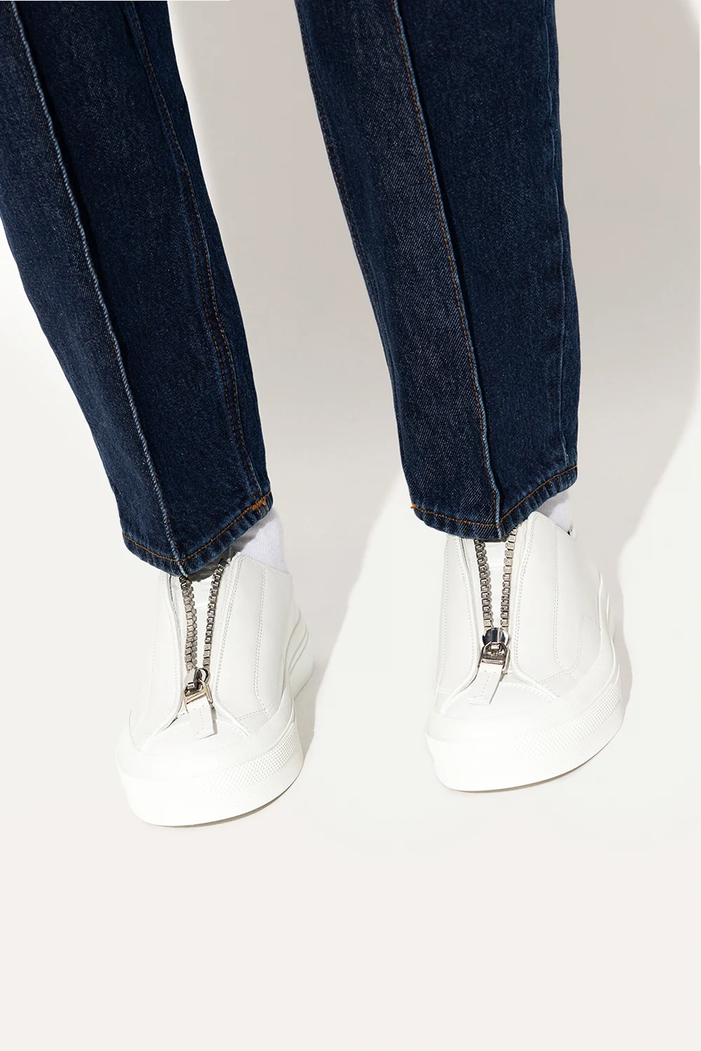 Buty sportowe z dekoracyjnym zamkiem