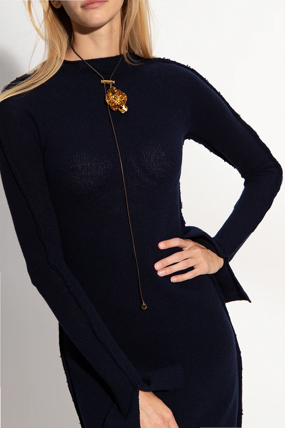 Floral-motif necklace