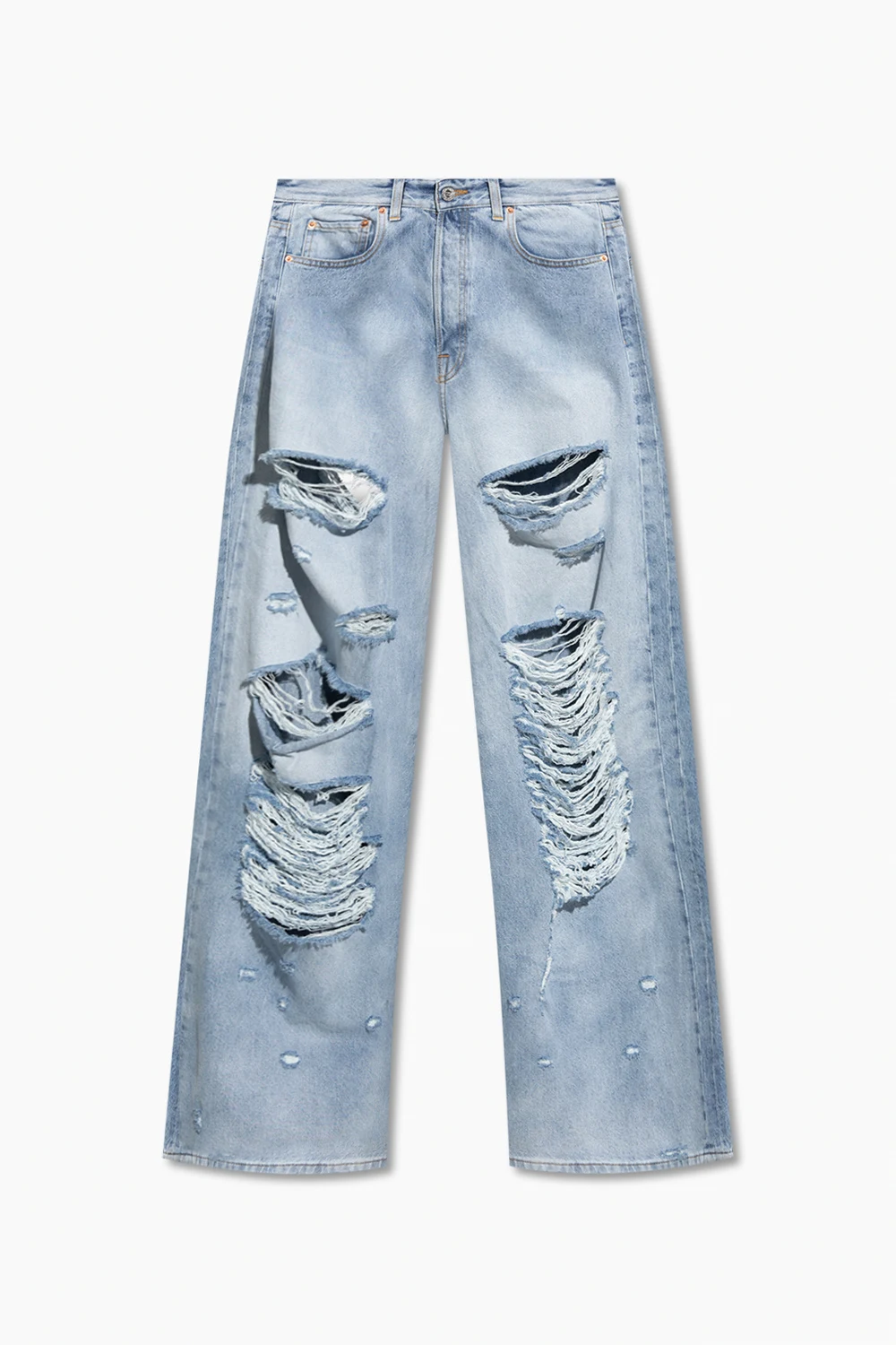 Loose-fitting jeans
