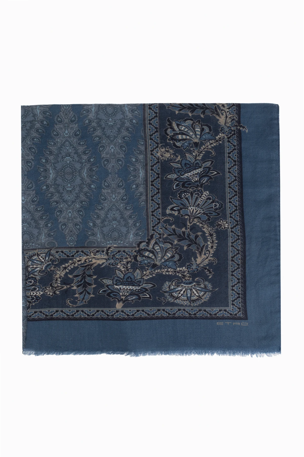 Kaszmirowy szal z dekoracyjnym wzorem