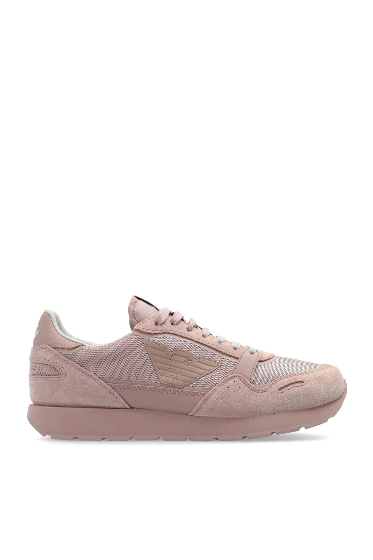 Sports shoes with logo