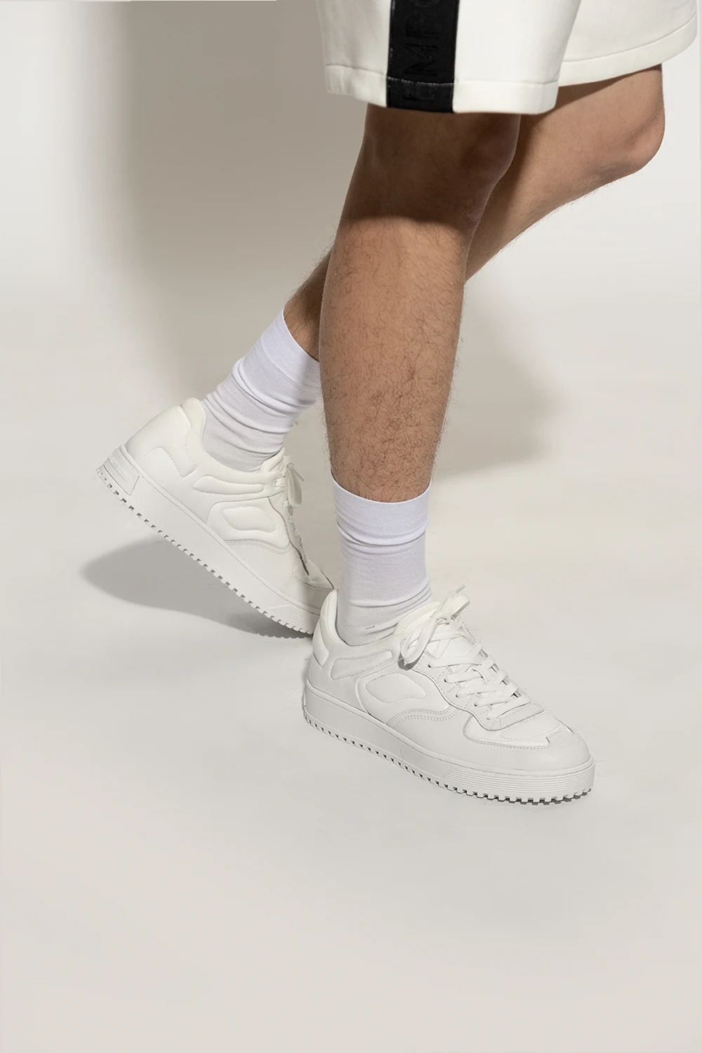Buty sportowe z przeszyciami